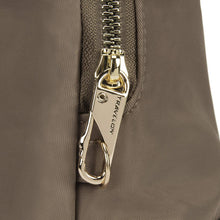 
                        
                          画像をギャラリービューアに読み込む, Travelon Women's Anti-Theft Tailored Backpack
                        
                      
