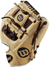 
                        
                          將圖片載入圖庫檢視器 Wilson A2000 Baseball Glove Series - JOY2ESpree
                        
                      