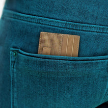 
                        
                          Load image into Gallery viewer, Tommy Bahama Men's 100% Leather Slim Card Case Carrier Wallet
                        
                      