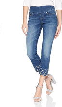 
                        
                          Load image into Gallery viewer, Jag Jeans Women's Lewis Straight Pull on Crop
                        
                      