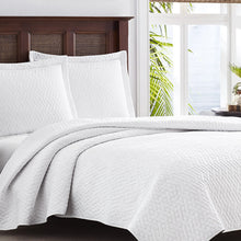
                        
                          將圖片載入圖庫檢視器 Tommy Bahama White Chevron Quilt Set, King, White
                        
                      