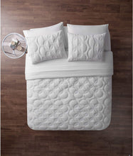 
                        
                          Load image into Gallery viewer, Tommy Bahama White Chevron Quilt Set, King, White
                        
                      