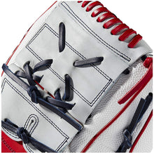 
                        
                          Load image into Gallery viewer, Wilson A2000 Fastpitch Glove Series - JOY2ESpree
                        
                      