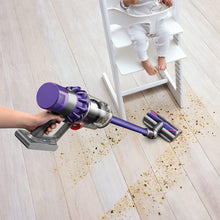
                        
                          將圖片載入圖庫檢視器 Dyson Cyclone V10 Animal Lightweight Cordless Stick Vacuum Cleaner - JOY2ESpree
                        
                      