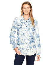 
                        
                          Load image into Gallery viewer, Jag Jeans Women&#39;s Bowie Shirt in Cotton Tencel Chambray
                        
                      