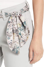 
                        
                          Cargar imagen en el visor de la galería, Jag Jeans Women's Carter Girlfriend Jean with Satin Belt
                        
                      