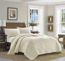 
                        
                          Load image into Gallery viewer, Tommy Bahama | Paradise Fronds Bedding Collection
                        
                      