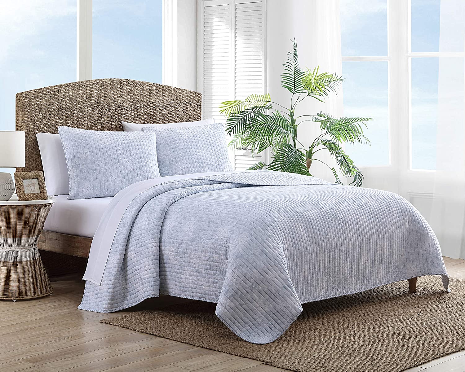 Tommy Bahama | Makena Collection | Quilt Set - 100% Cotton, Ultra-Soft & Breathable, Reversible Bedding with Matching Shams, Full/Queen, Blue