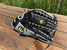 
                        
                          Cargar imagen en el visor de la galería, Wilson A2000 SuperSkin Baseball Glove Series - JOY2ESpree
                        
                      