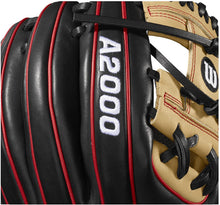 
                        
                          गैलरी व्यूवर में इमेज लोड करें, Wilson A2000 Baseball Glove Series - JOY2ESpree
                        
                      