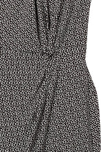 
                        
                          Muat gambar ke penampil Galeri, Amazon Brand - Lark &amp; Ro Women's Sleeveless Crossover Twist Neck Faux Wrap Dress
                        
                      