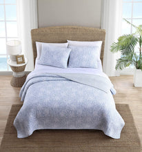 
                        
                          將圖片載入圖庫檢視器 Tommy Bahama | Makena Collection | Quilt Set - 100% Cotton, Ultra-Soft &amp; Breathable, Reversible Bedding with Matching Shams, Full/Queen, Blue
                        
                      