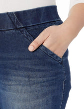 
                        
                          Load image into Gallery viewer, Jag Jeans Girls Plus Size Gracie Pull on 8" Short
                        
                      