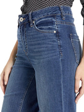 
                        
                          Load image into Gallery viewer, Jag Jeans Women's Lydia High Rise Wide Leg Crop
                        
                      