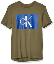 
                        
                          Cargar imagen en el visor de la galería, Calvin Klein Men's Short Sleeve Monogram Logo T-Shirt
                        
                      