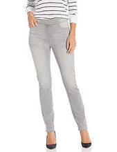 
                        
                          गैलरी व्यूवर में इमेज लोड करें, Jag Jeans Women's Maya Skinny Pull on Jean
                        
                      