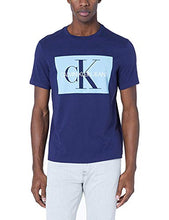 
                        
                          Cargar imagen en el visor de la galería, Calvin Klein Men's Short Sleeve Monogram Logo T-Shirt
                        
                      